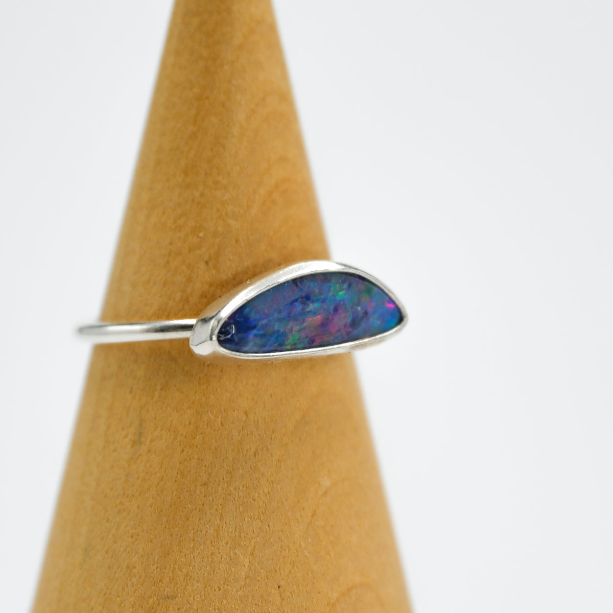 Horizontal Australian opal size 8