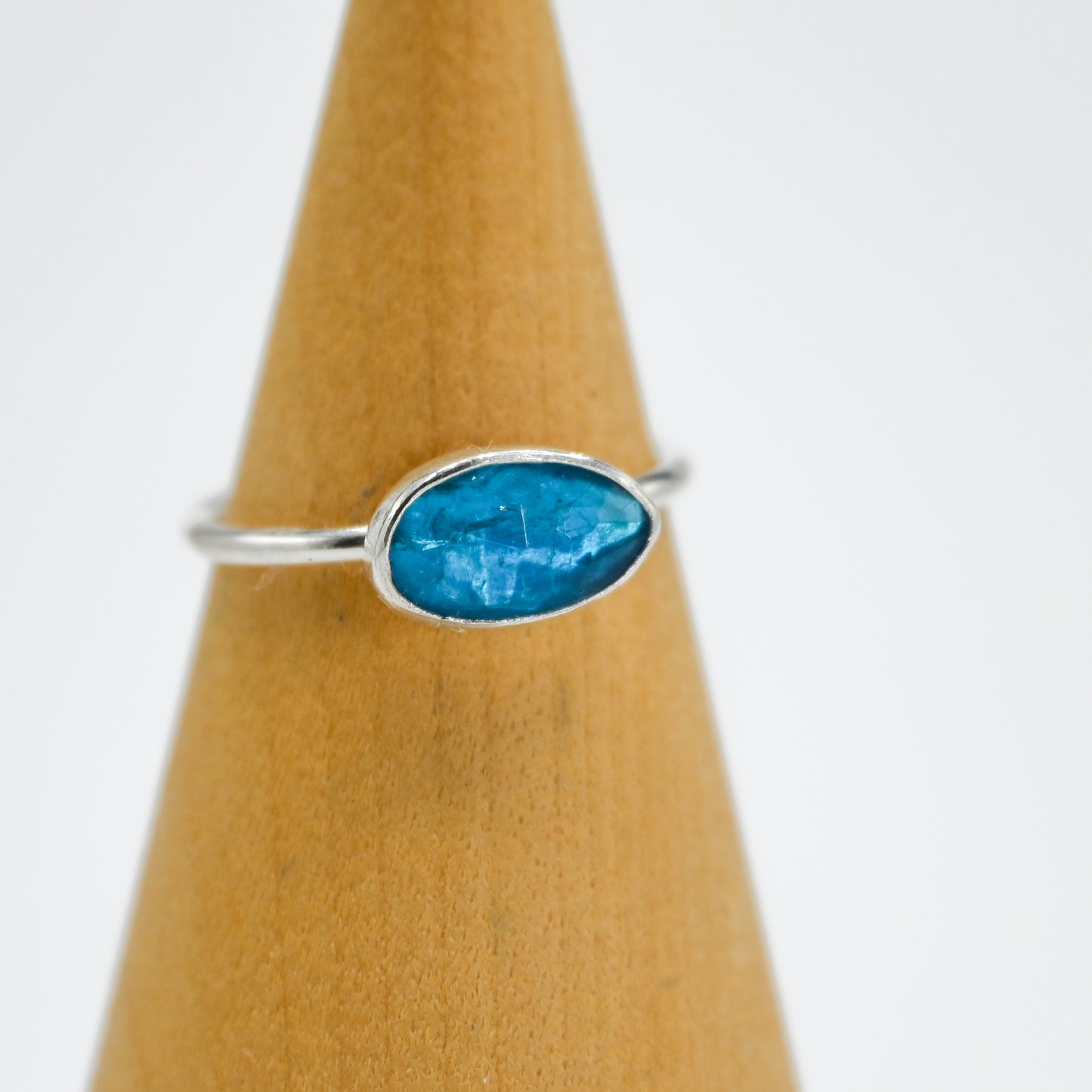 Horizontal rose cut neon blue apatite size 8