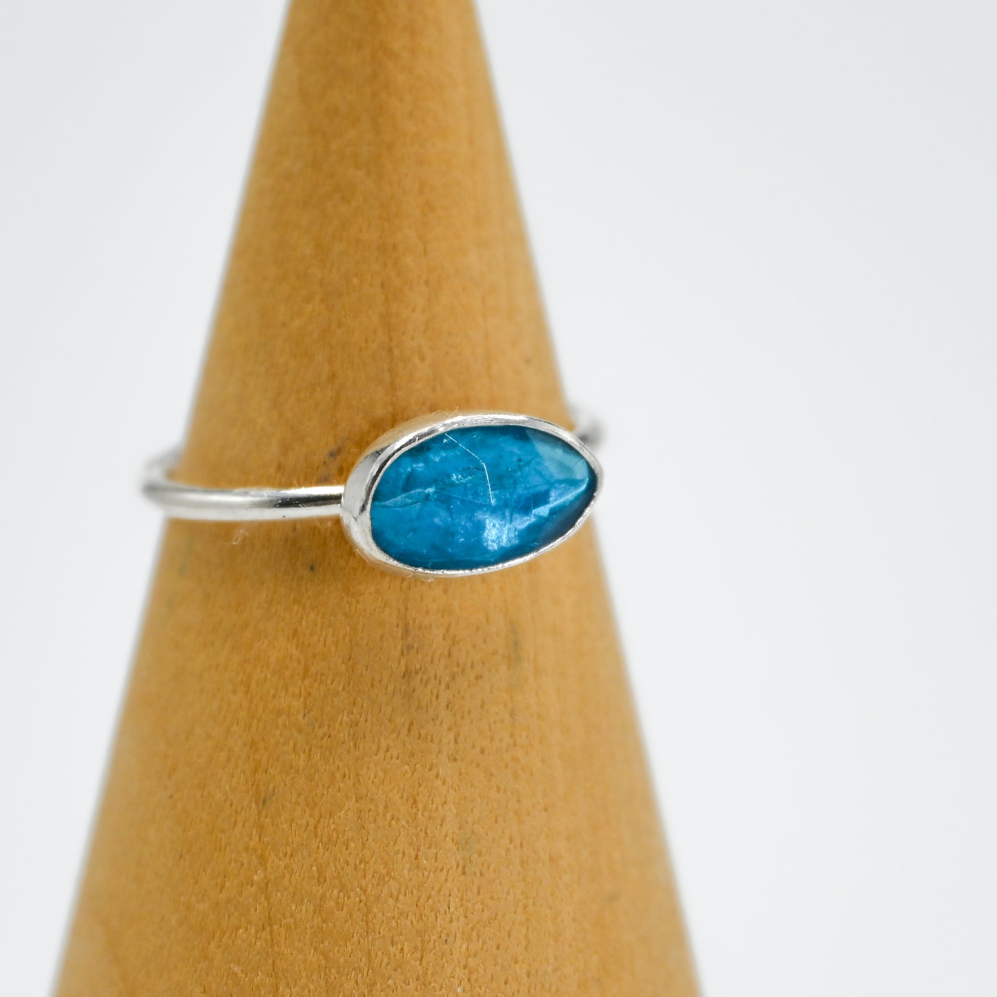 Horizontal rose cut neon blue apatite size 8