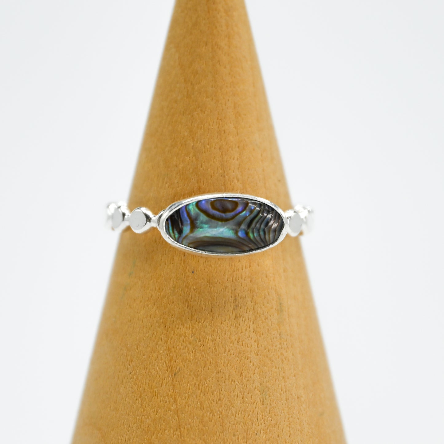 Horizontal oval abalone size 8