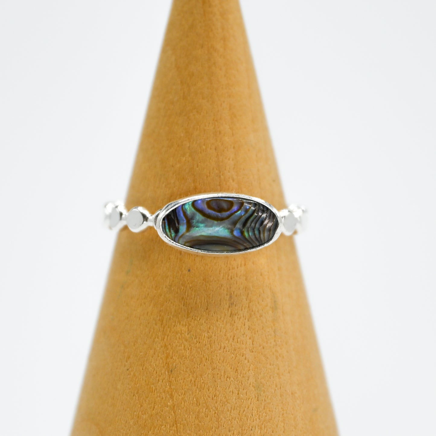 Horizontal oval abalone size 8