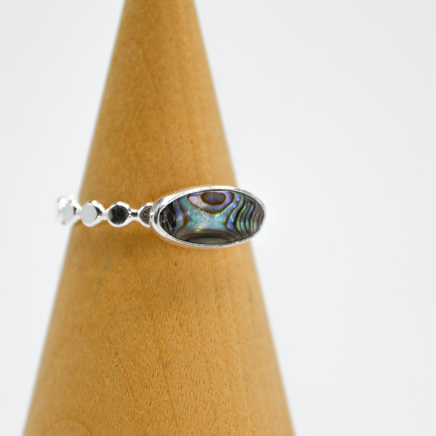 Horizontal oval abalone size 8