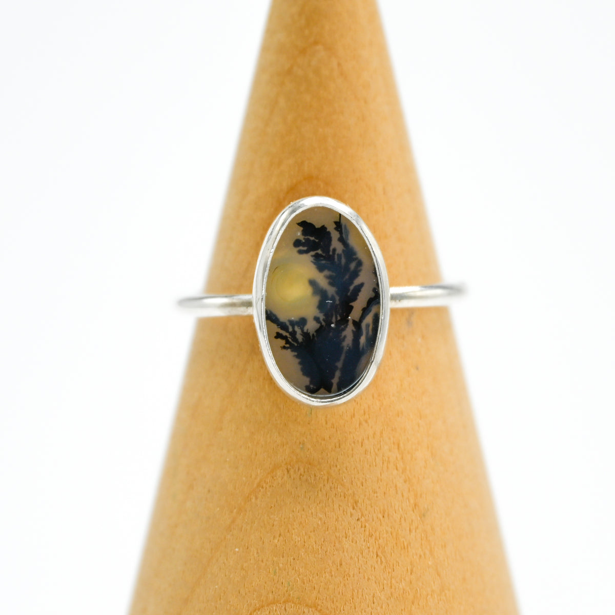 Oval dendritic agate size 8