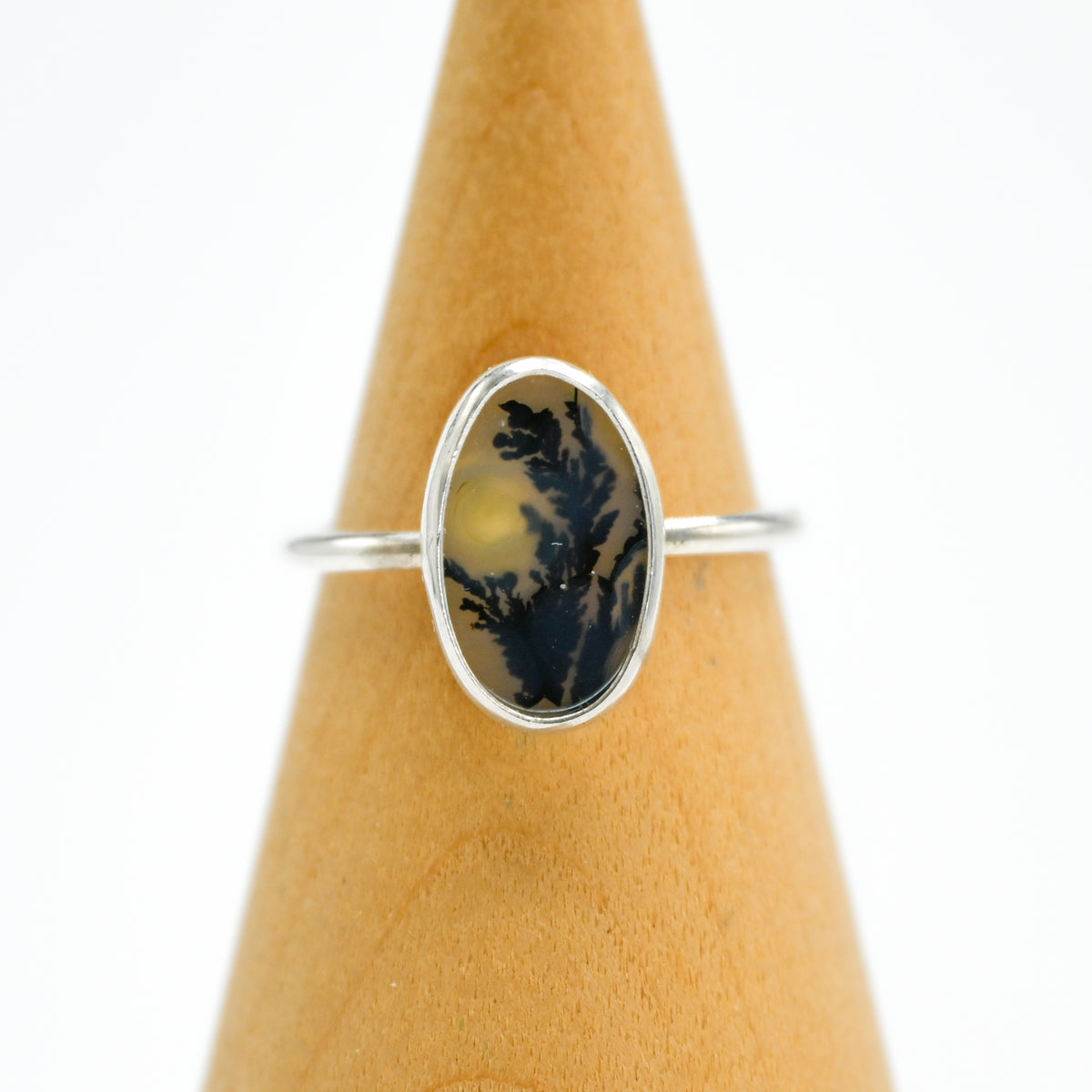 Oval dendritic agate size 8