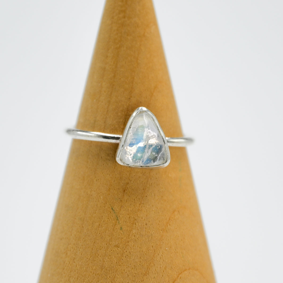 Rose cut moonstone size 8