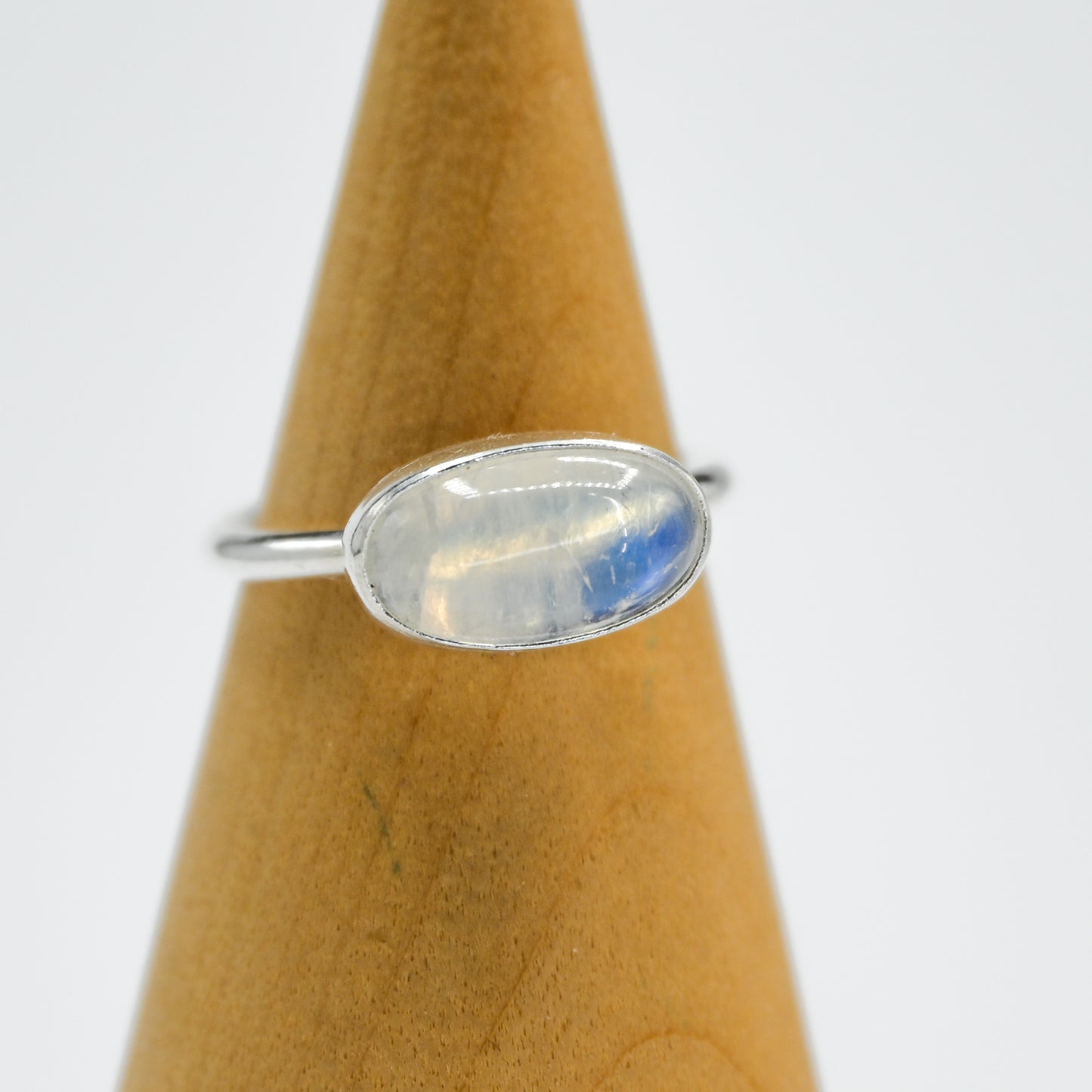 Horizontal moonstone size 8