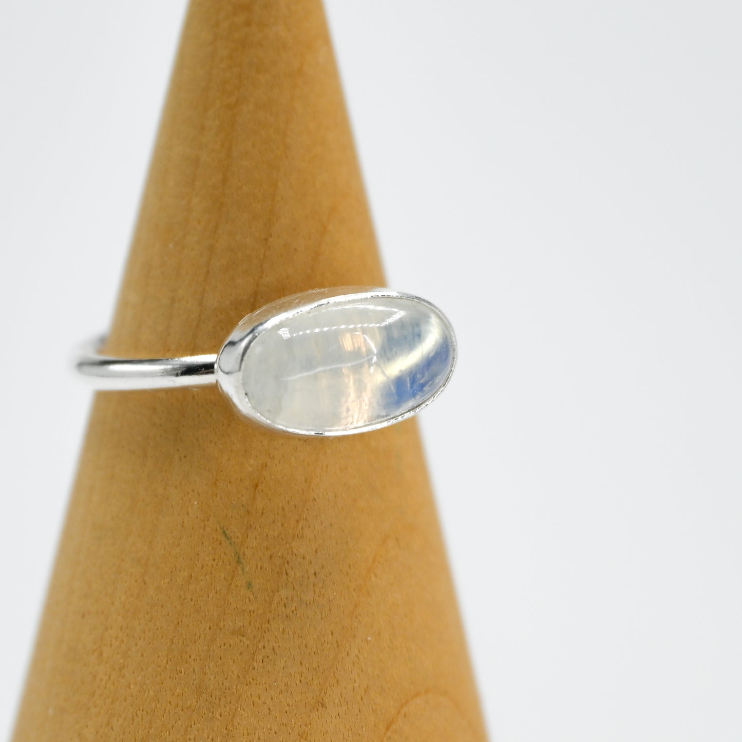 Horizontal moonstone size 8