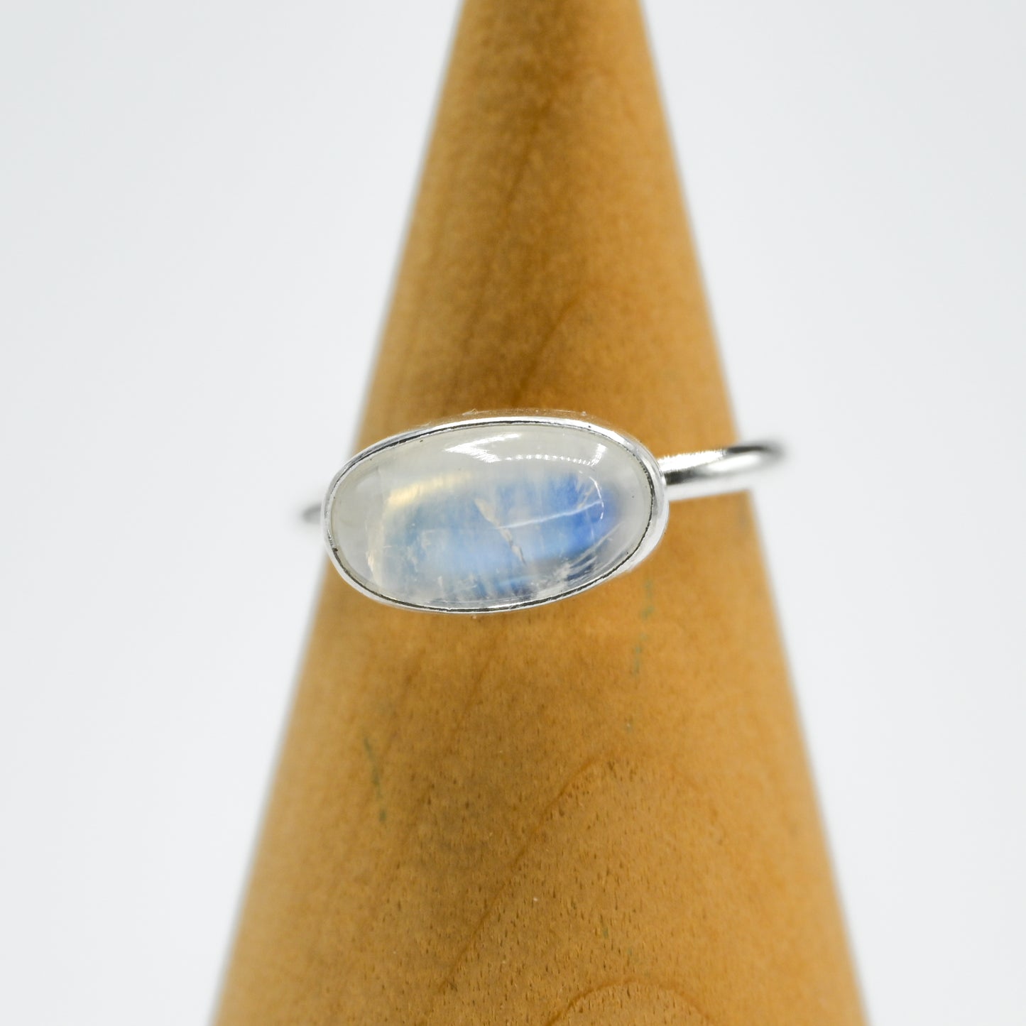 Horizontal moonstone size 8