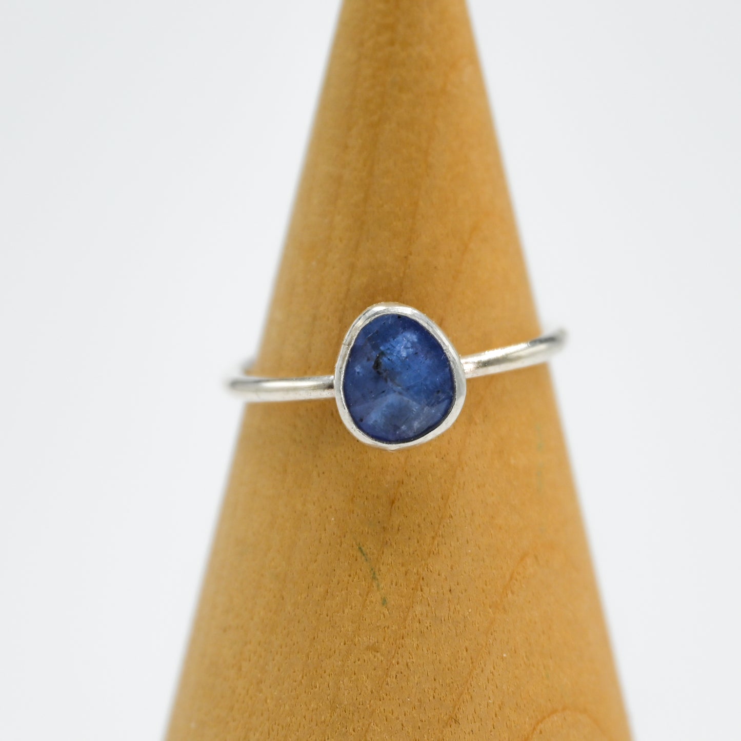 Rose cut tanzanite size 8