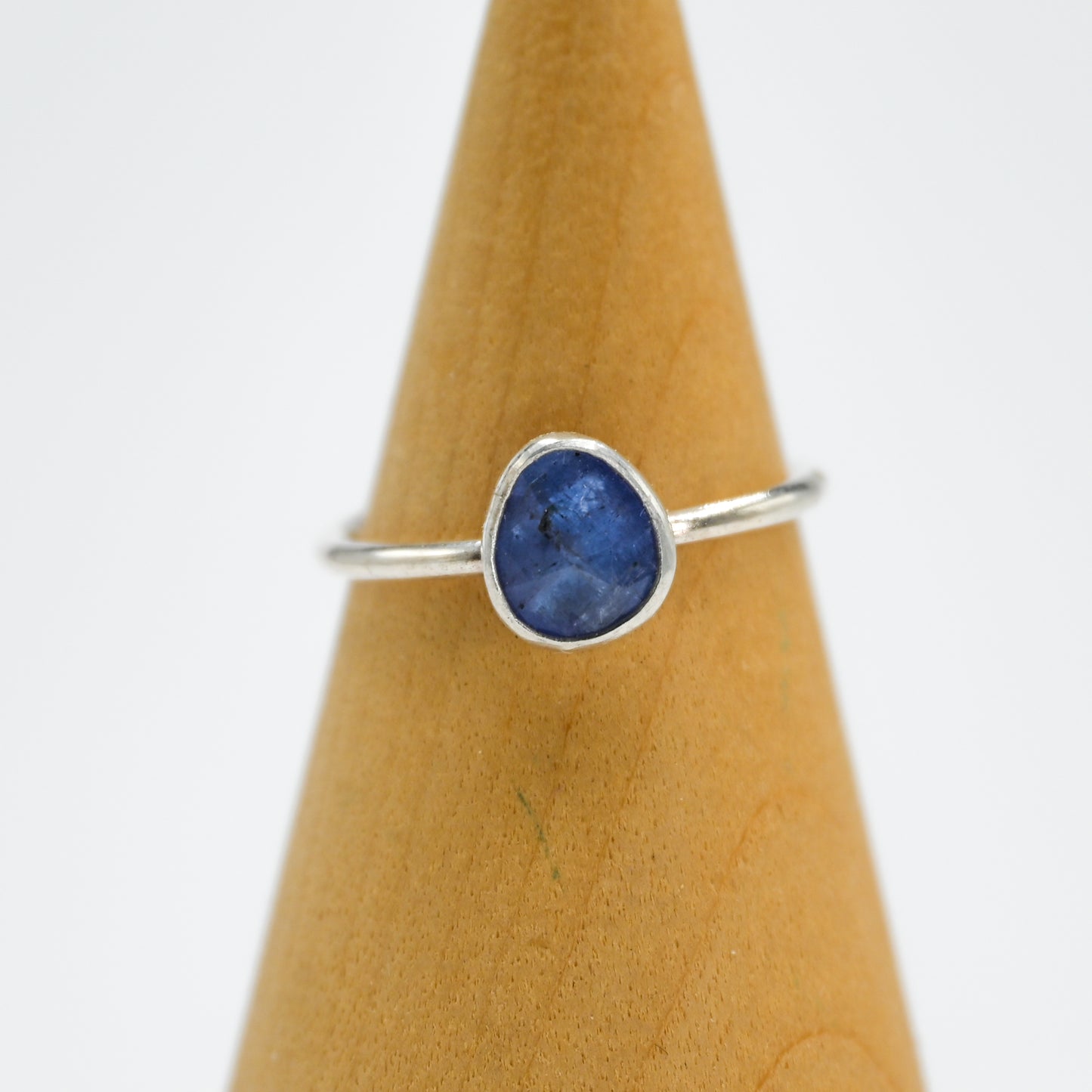 Rose cut tanzanite size 8