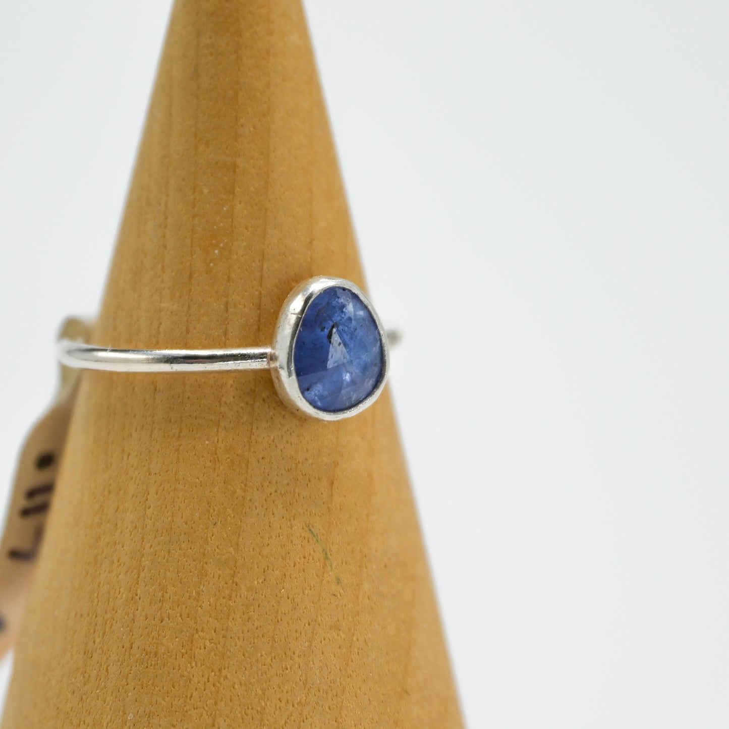 Rose cut tanzanite size 8