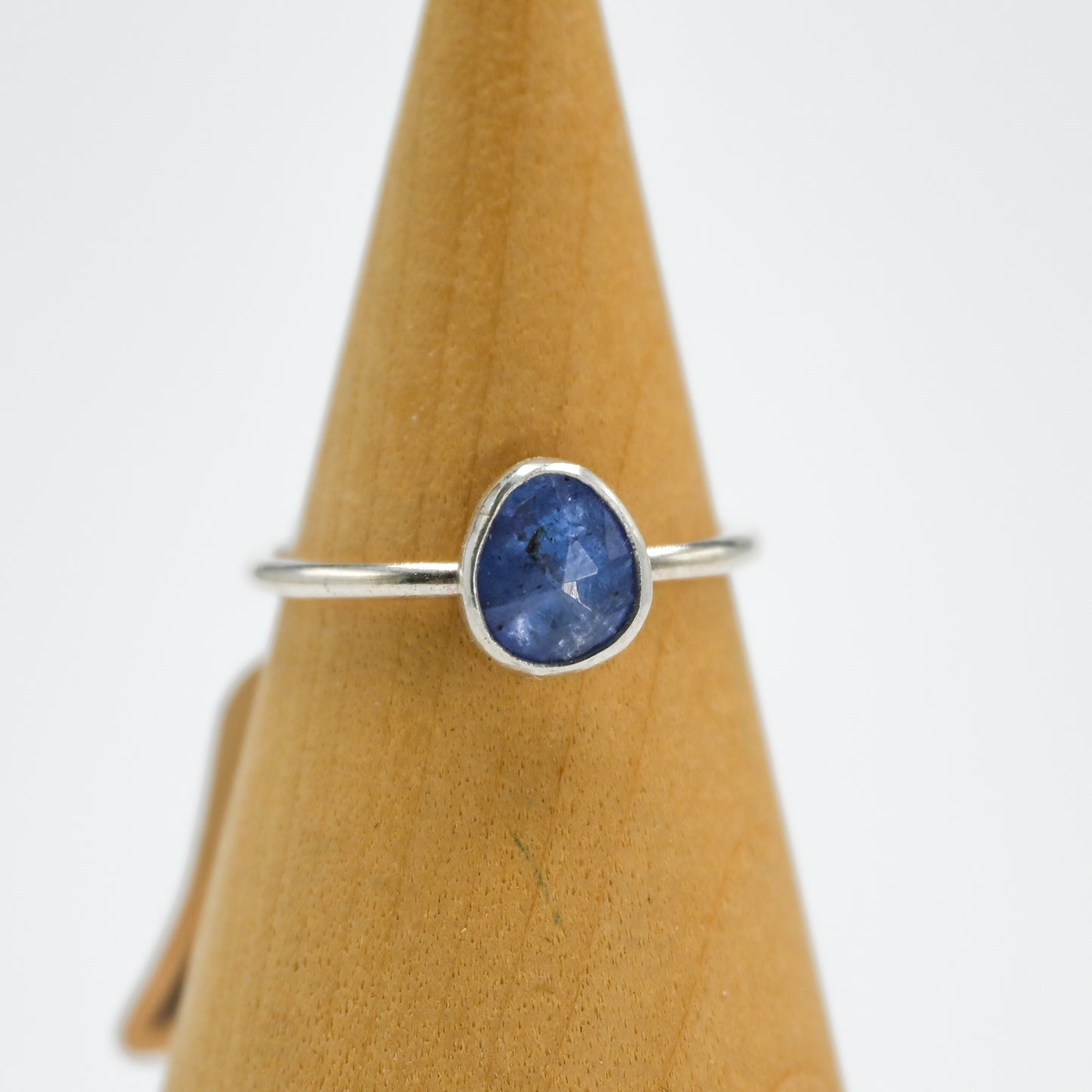 Rose cut tanzanite size 8
