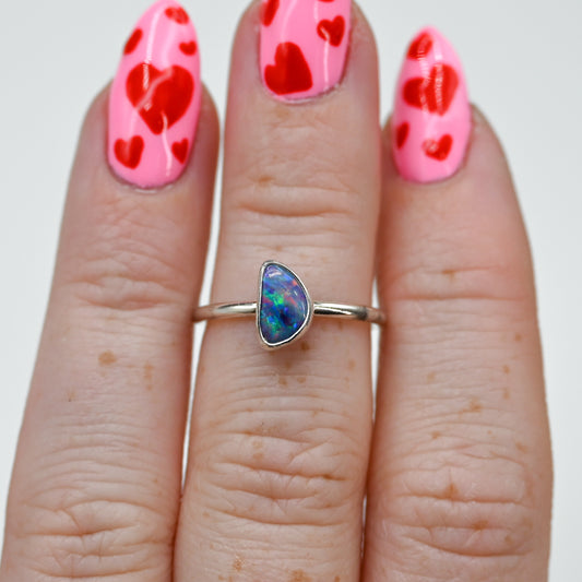 Australian opal size 5.5
