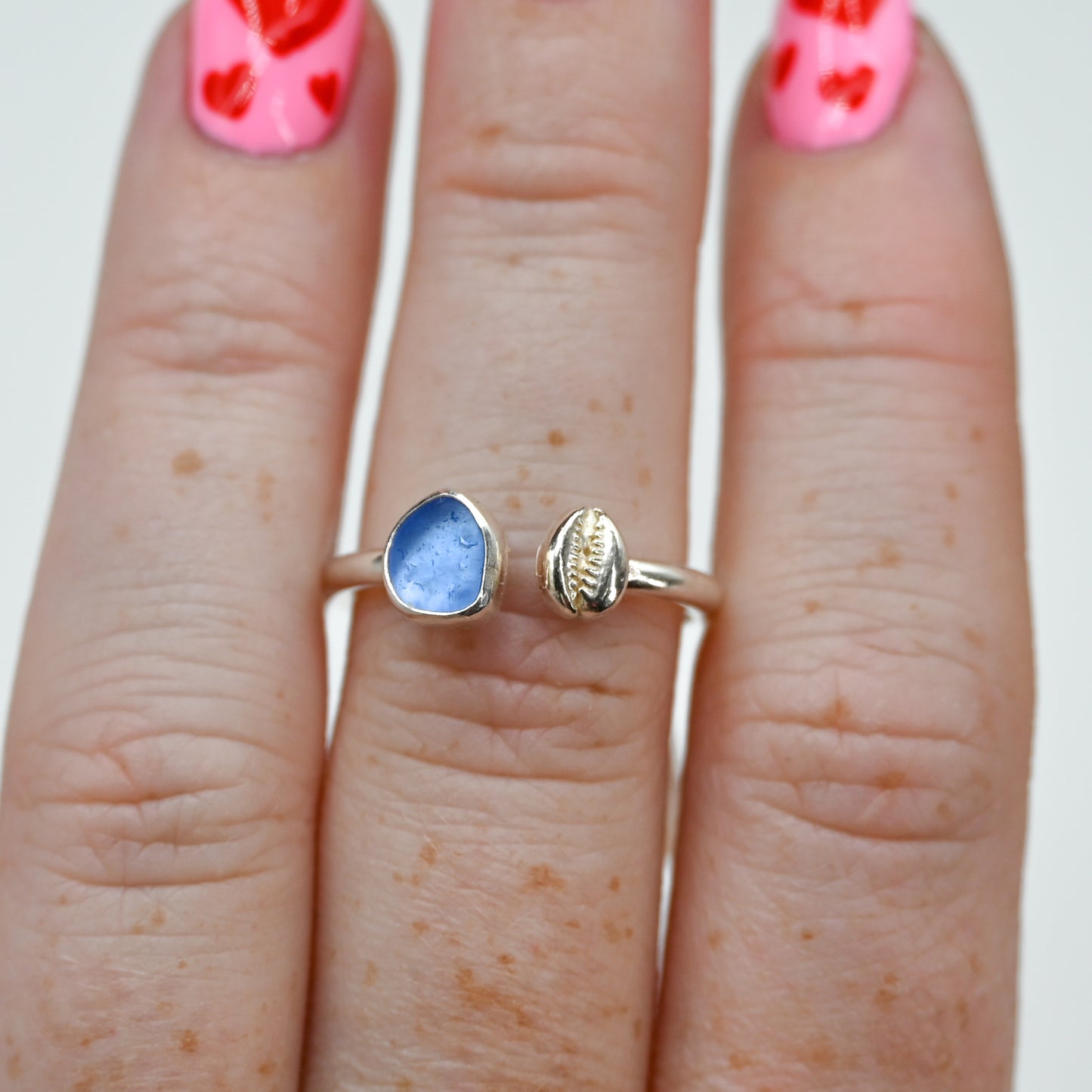 Adjustable cornflower sea glass size 7