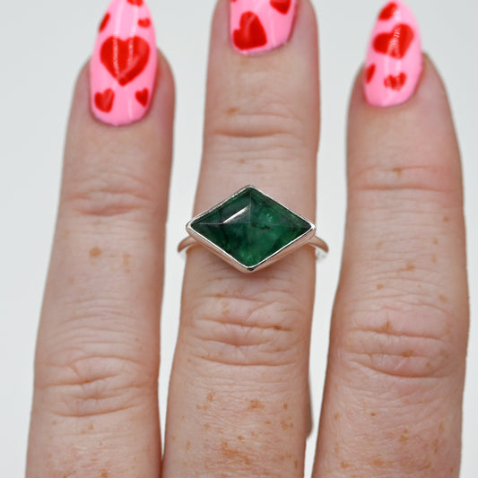 Horizontal rose cut emerald size 7