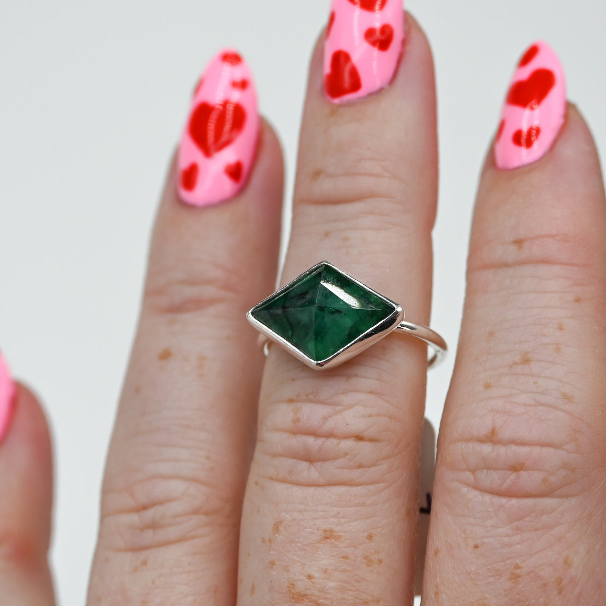 Horizontal rose cut emerald size 7