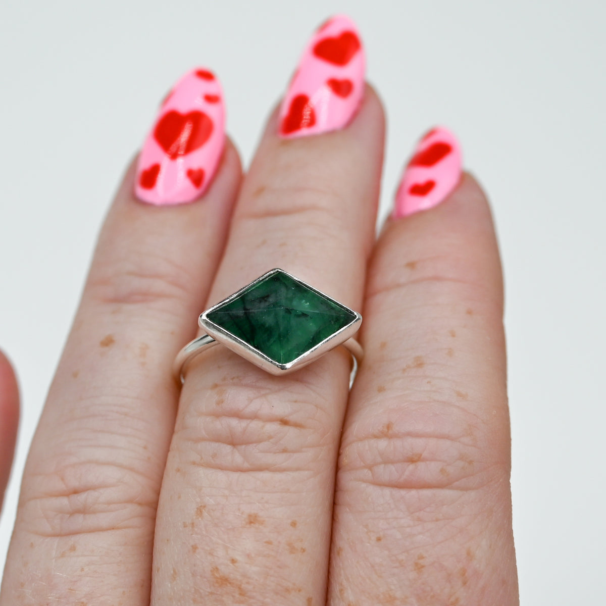 Horizontal rose cut emerald size 7