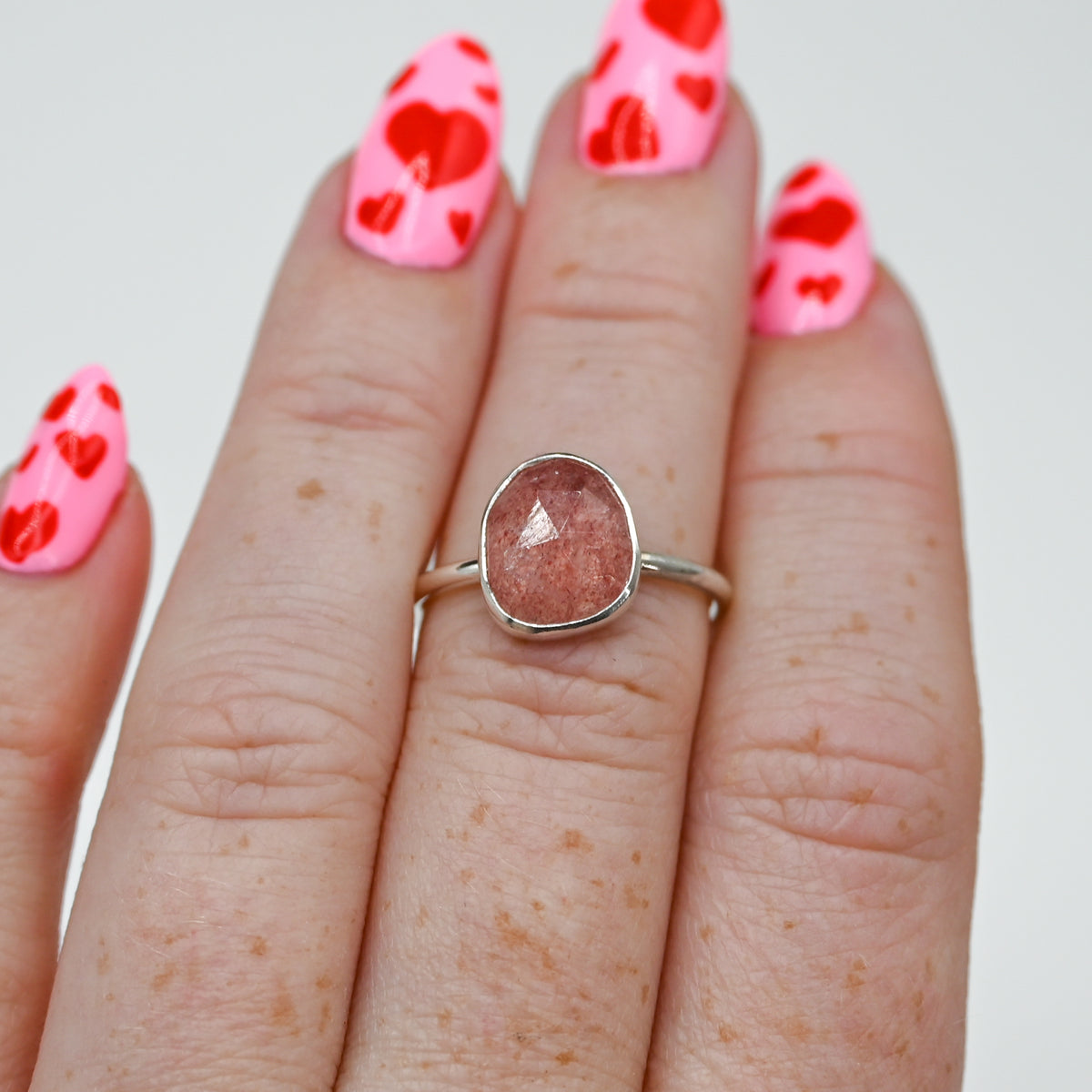 Rose cut strawberry quartz size 7