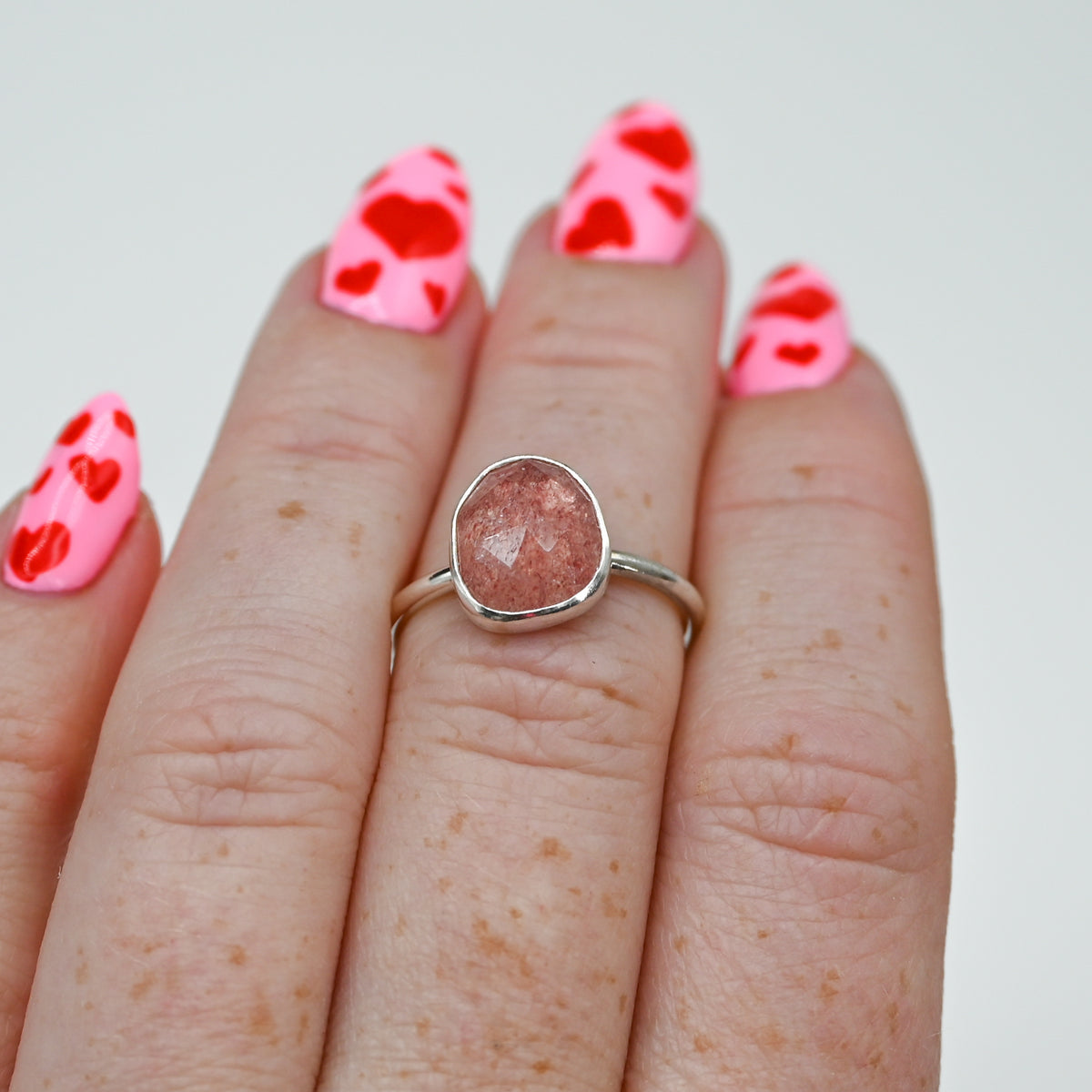 Rose cut strawberry quartz size 7