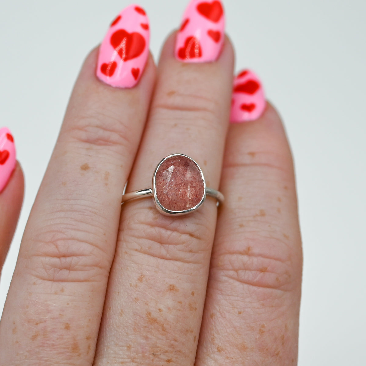 Rose cut strawberry quartz size 7