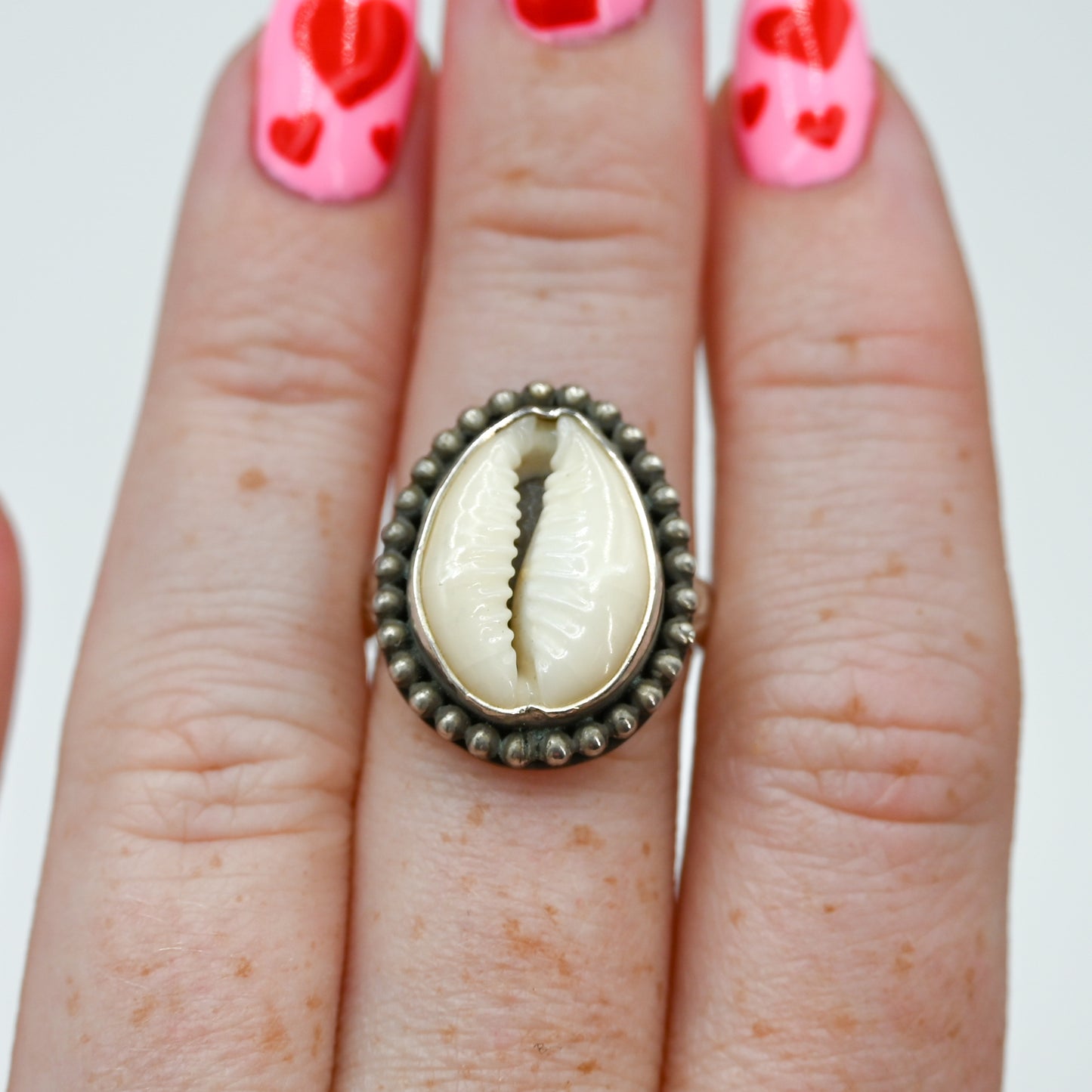 XL cowrie bead around size 7.25