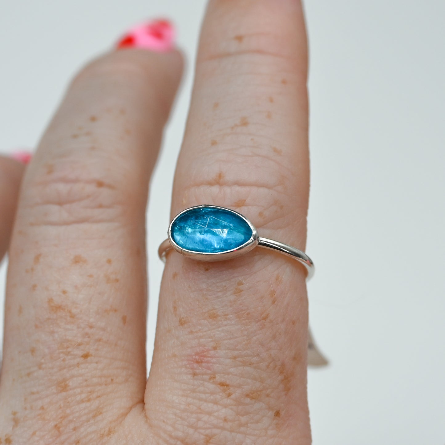Horizontal rose cut neon blue apatite size 8