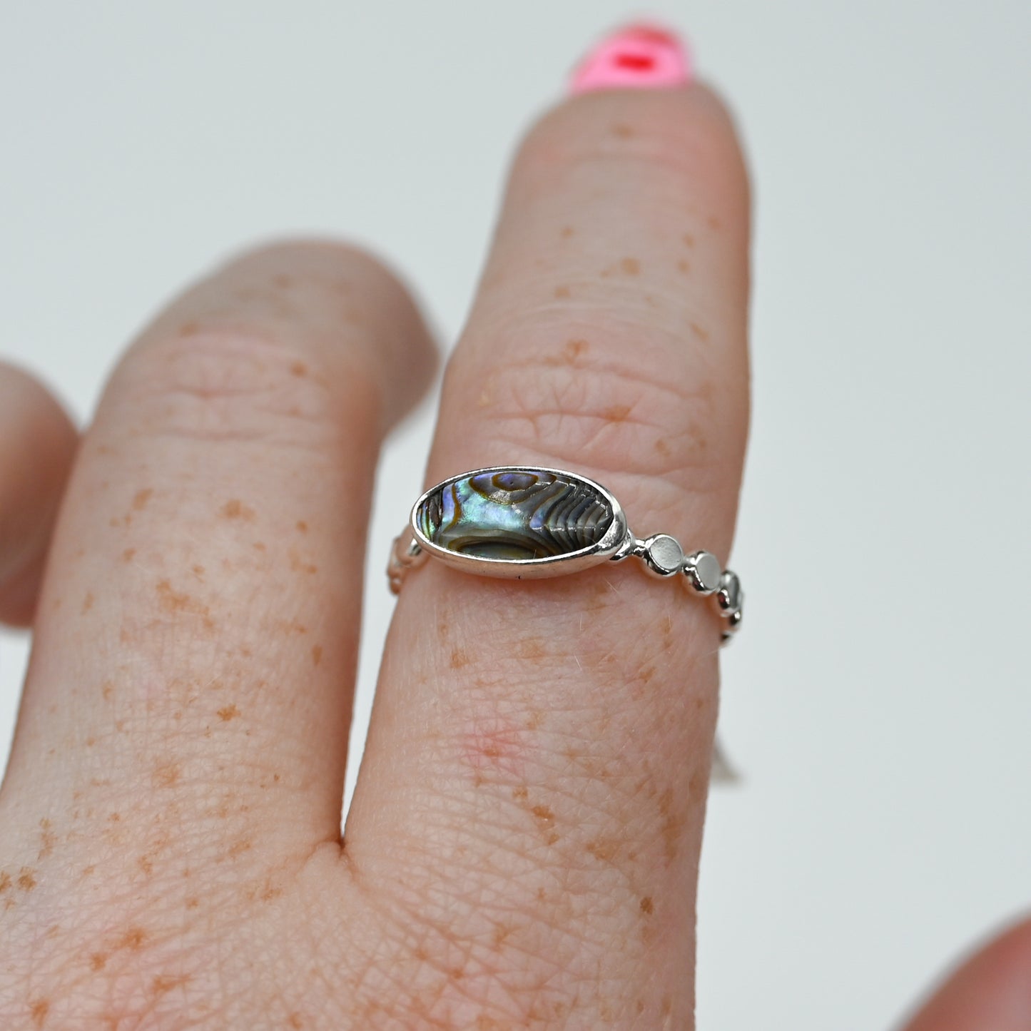 Horizontal oval abalone size 8