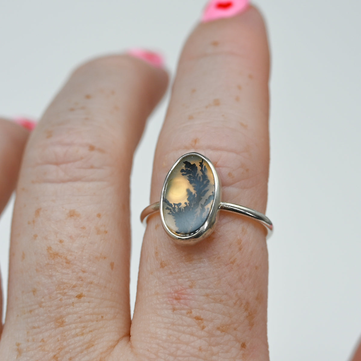 Oval dendritic agate size 8
