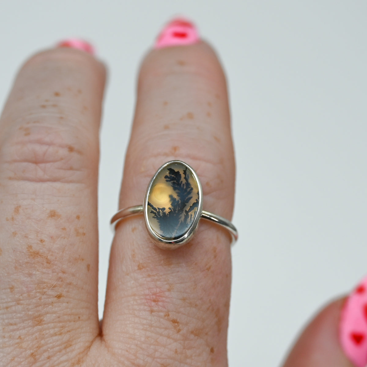 Oval dendritic agate size 8