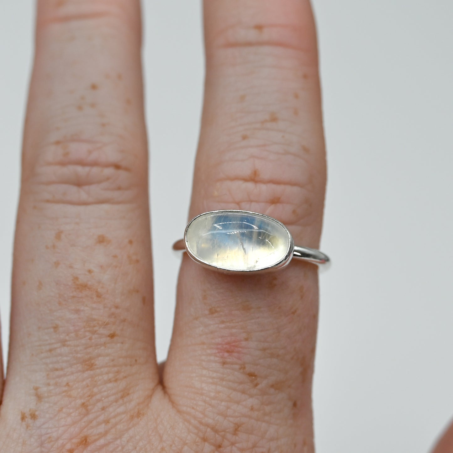 Horizontal moonstone size 8