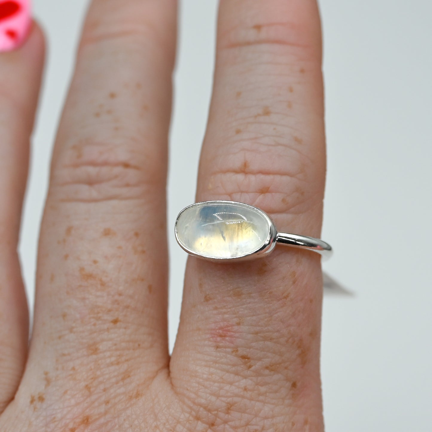 Horizontal moonstone size 8