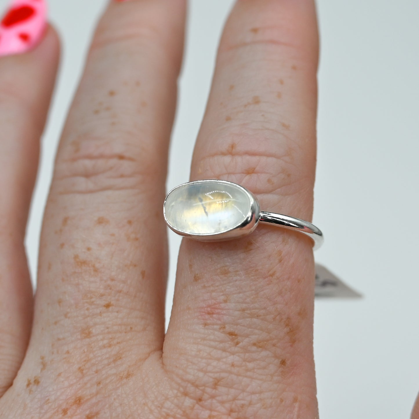 Horizontal moonstone size 8